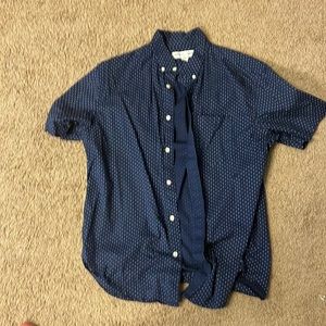 Short sleeve button down from Old Navy. Didn’t truly fit me so selling it.